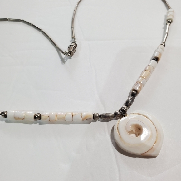 Vintage Shell Heart & Silvertone necklace barrel clasp Hawaiian - Picture 6 of 8